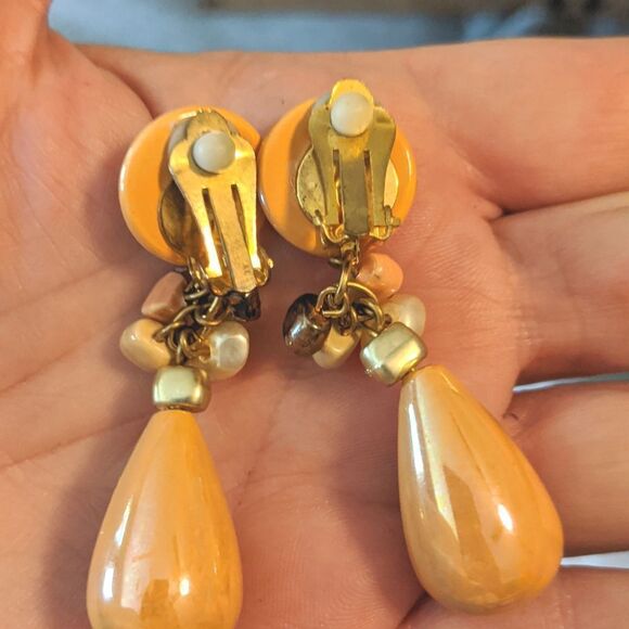 Vintage toss between tangerine dream - cream clip on bead & ceramic earrings - Picture 4 of 4